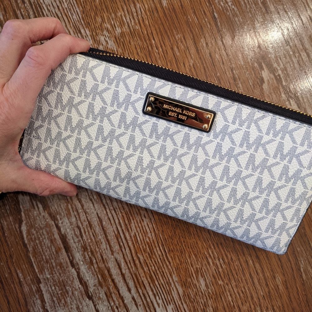 Michael Kors Wallet mint condition